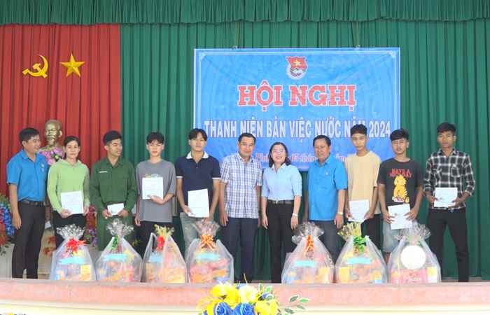 Huyện Mỹ Xuyên trao lệnh gọi công dân nhập ngũ năm 2024